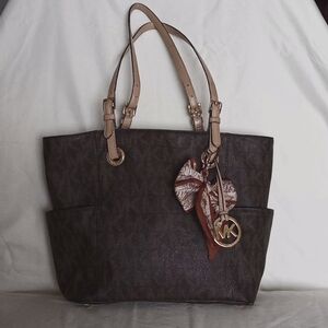 MICHAEL Michael Kors Jet Set East